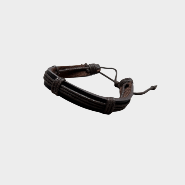 Pulsera de Cuero Café Multicapa Ajustable – Bisutería Artesanal Unisex Estilo Casual
