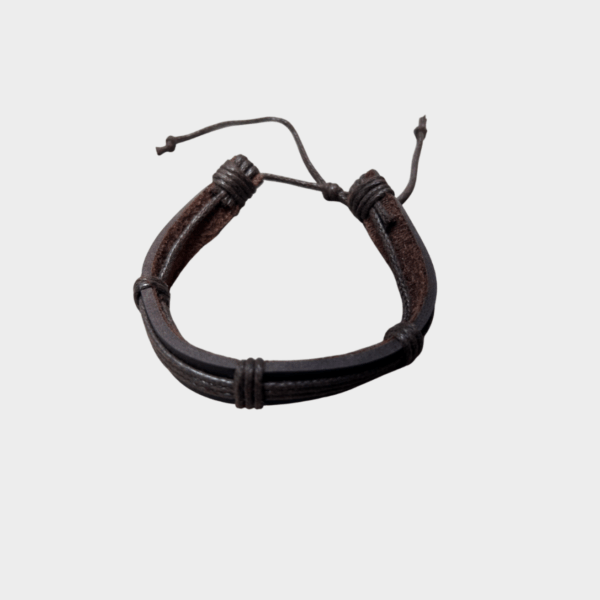 Pulsera de Cuero Café Multicapa Ajustable – Bisutería Artesanal Unisex Estilo Casual