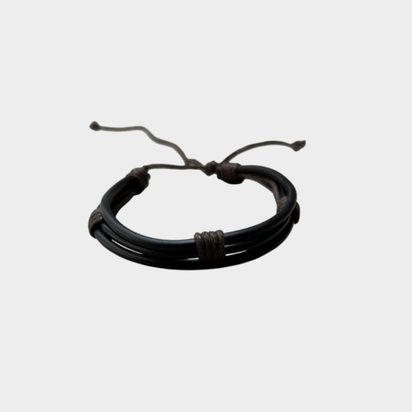 27 Pulsera de Cuero Café Multicuerda con Cordones Ajustables – Bisutería Artesanal Unisex Estilo Urban y Moderno