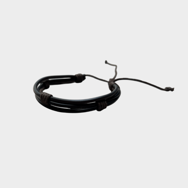 28 Pulsera de Cuero Café Multicuerda con Cordones Ajustables – Bisutería Artesanal Unisex Estilo Urban y Moderno