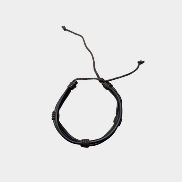 29 Pulsera de Cuero Café Multicuerda con Cordones Ajustables – Bisutería Artesanal Unisex Estilo Urban y Moderno