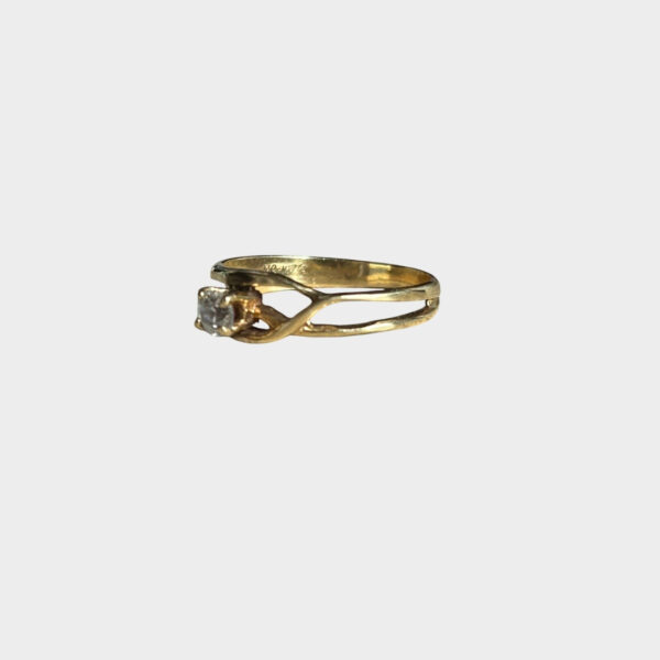 Anillo de Oro 14K con Circón Central - Diseño Elegante para Compromiso y Uso Diario (1) Anillo de Oro 14K con Circón Central - Diseño Elegante para Compromiso y Uso Diario