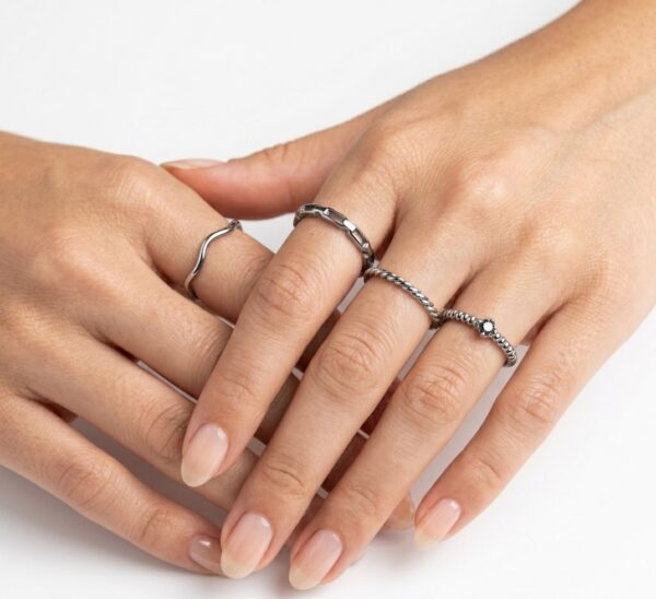 Anillos Plateados Apilables para Mujer | Set de 4 Diseños Minimalistas