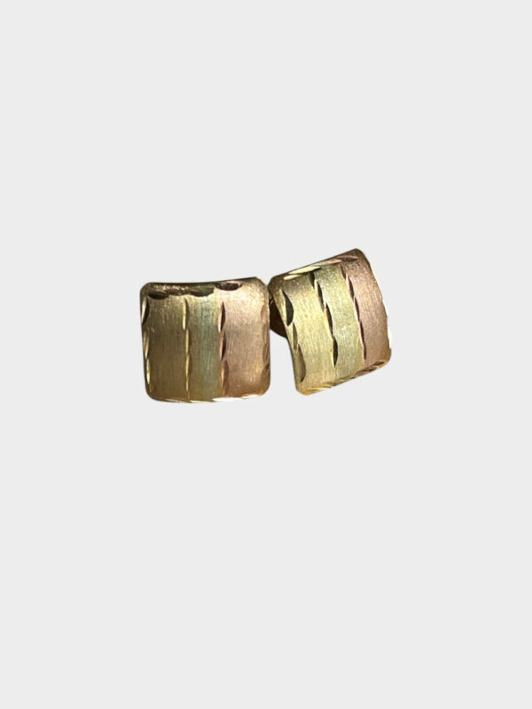 Aretes Cuadrados de Oro 14K con Acabado Mate Texturizado - Joyería Elegante Diaria para Mujer