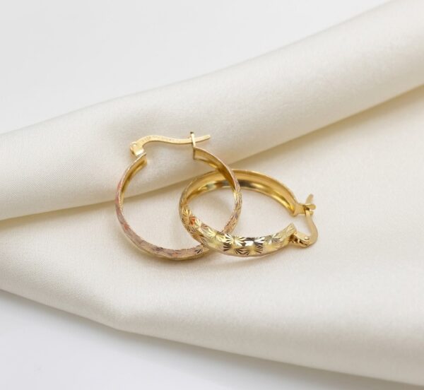 Aretes de Argolla en Oro 14K con Textura Diamantada