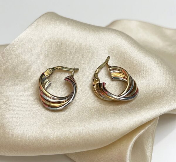 Aretes de Oro 14K Diseño Entrelazado Elegancia Moderna Aretes de Oro 14K Diseño Entrelazado Elegancia Moderna