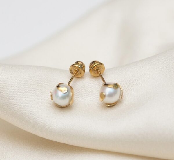 Aretes de Perla con Corona de Oro 14K