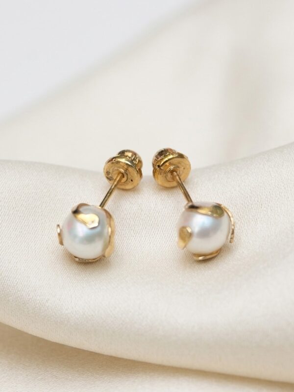 Aretes de Perla con Corona de Oro 14K Aretes de Perla con Corona de Oro 14K