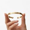 Brazalete Dorado con Estrellas Grabadas para Mujer Pulsera Cuff Elegante (2) Brazalete Dorado con Estrellas Grabadas para Mujer | Pulsera Cuff Elegante