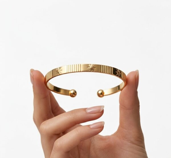 Brazalete Dorado con Estrellas Grabadas para Mujer Pulsera Cuff Elegante (2) Brazalete Dorado con Estrellas Grabadas para Mujer | Pulsera Cuff Elegante