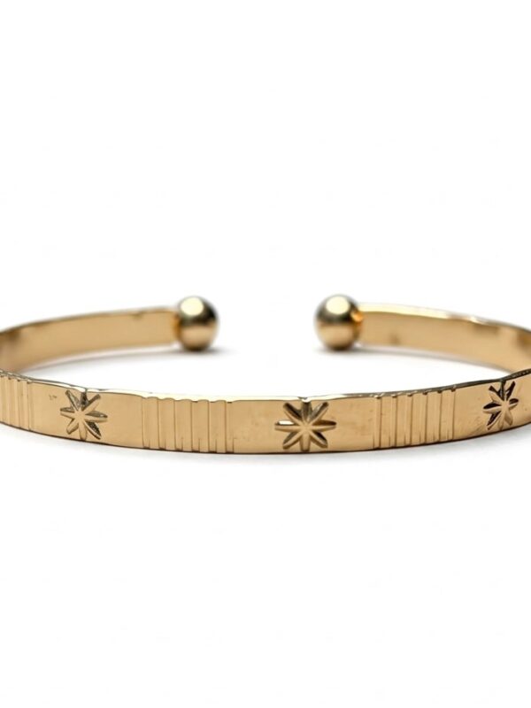 Brazalete Dorado con Estrellas Grabadas para Mujer | Pulsera Cuff Elegante
