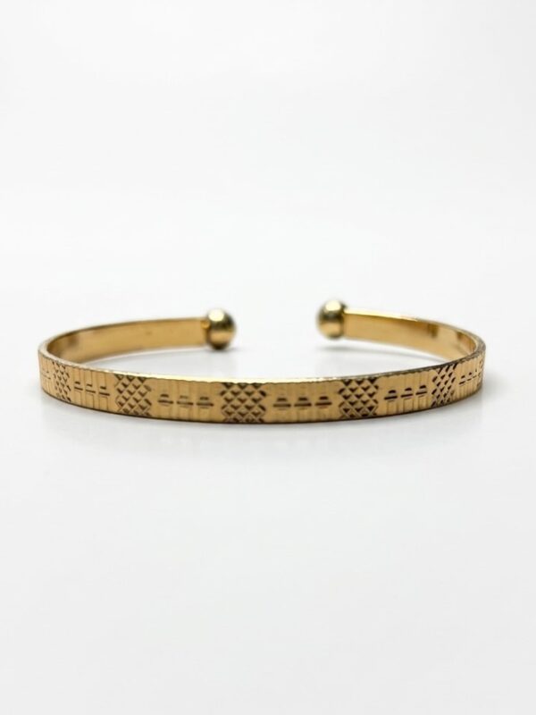 Brazalete Dorado con Patrón Geométrico para Mujer Pulsera Cuff Elegante y Minimalista Brazalete Dorado con Patrón Geométrico para Mujer | Pulsera Cuff Elegante y Minimalista