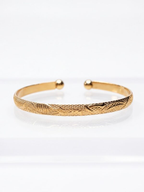 Brazalete Dorado con Textura Tipo Serpiente para Mujer