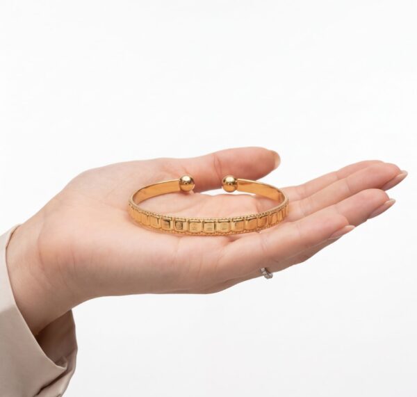 Brazalete Dorado con Textura de Escamas para Mujer | Pulsera Cuff Elegante