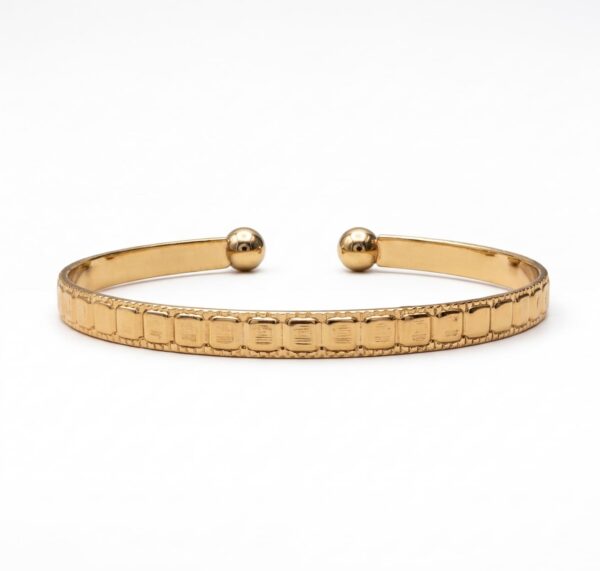 Brazalete Dorado con Textura de Escamas para Mujer | Pulsera Cuff Elegante