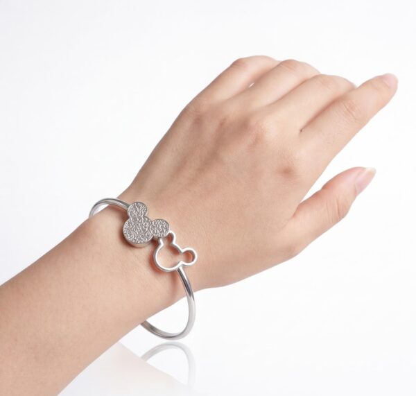 Brazalete Plateado con Siluetas de Orejitas para Mujer | Pulsera Linda y Elegante