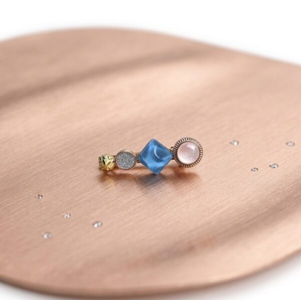 Broche para Cabello Oceánico Azul con Detalles Geométricos Elegancia Marina Broche para Cabello Oceánico Azul con Detalles Geométricos | Elegancia Marina