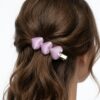 Broche para Cabello con Tres Corazones Rosa y Acabado Dorado | Accesorio Femenino Elegante