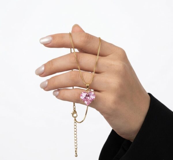 Collar Dorado para Mujer con Dije de Corazón Rosa Elegante