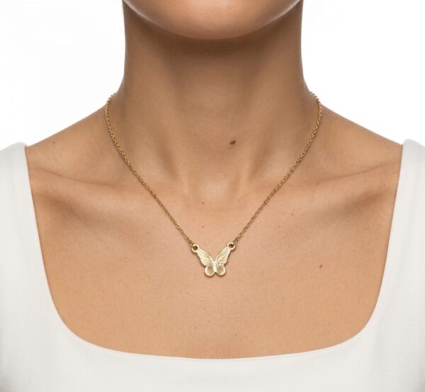Collar Dorado para Mujer con Dije de Mariposa Elegante