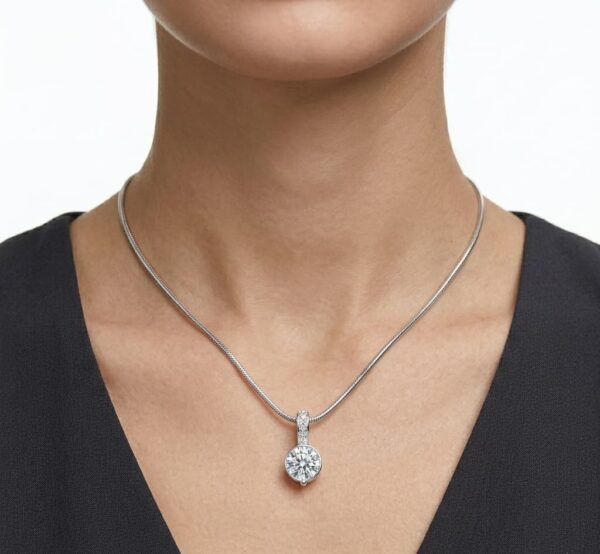Collar Plateado para Mujer con Dije de Cristal Facetado Elegante (2) Collar Plateado para Mujer con Dije de Cristal Facetado Elegante