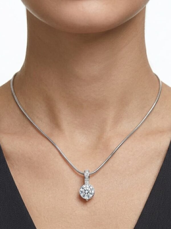 Collar Plateado para Mujer con Dije de Cristal Facetado Elegante (2) Collar Plateado para Mujer con Dije de Cristal Facetado Elegante