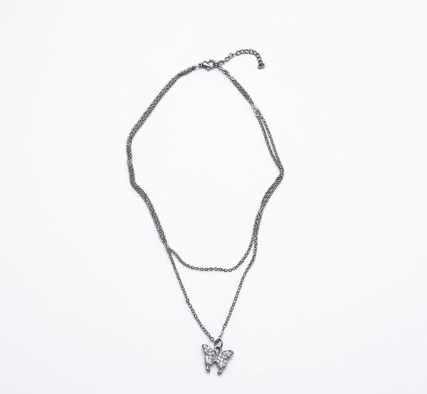 Collar Plateado para Mujer con Dije de Mariposa y Cristales Elegante
