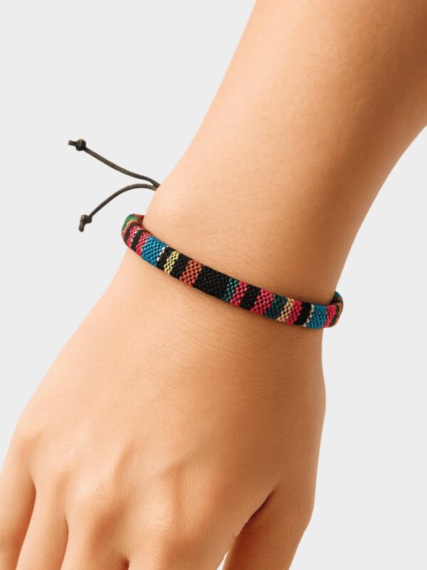 Pulsera Artesanal Tejida Multicolor - Accesorio de Estilo Mexicano Hecho a Mano Pulsera Artesanal Tejida Multicolor - Accesorio de Estilo Mexicano Hecho a Mano