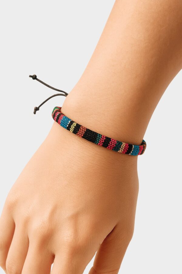 Pulsera Artesanal Tejida Multicolor - Accesorio de Estilo Mexicano Hecho a Mano