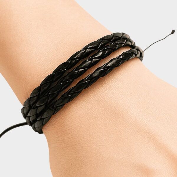 Pulsera Artesanal de Cuero Negro - Trenzado Triple - Accesorio Ajustable