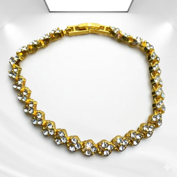 Pulsera Dorada para Mujer con Corazones y Cristales Elegante