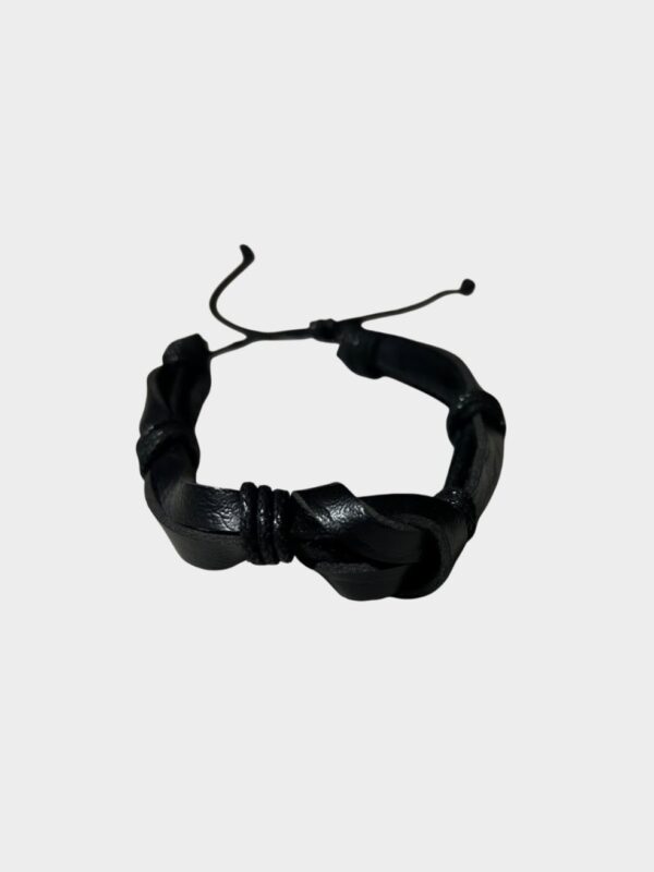 Pulsera Masculina de Cuero Negro Entrelazado - Accesorio Vintage de Diseño Artesanal (2) Pulsera Masculina de Cuero Negro Entrelazado - Accesorio Vintage de Diseño Artesanal