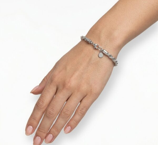 Pulsera Plateada Trenzada para Mujer Elegante y Delicada (3) Pulsera Plateada Trenzada para Mujer Elegante y Delicada