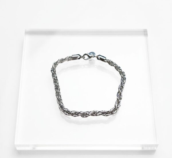 Pulsera Plateada Trenzada para Mujer Elegante y Delicada Pulsera Plateada Trenzada para Mujer Elegante y Delicada