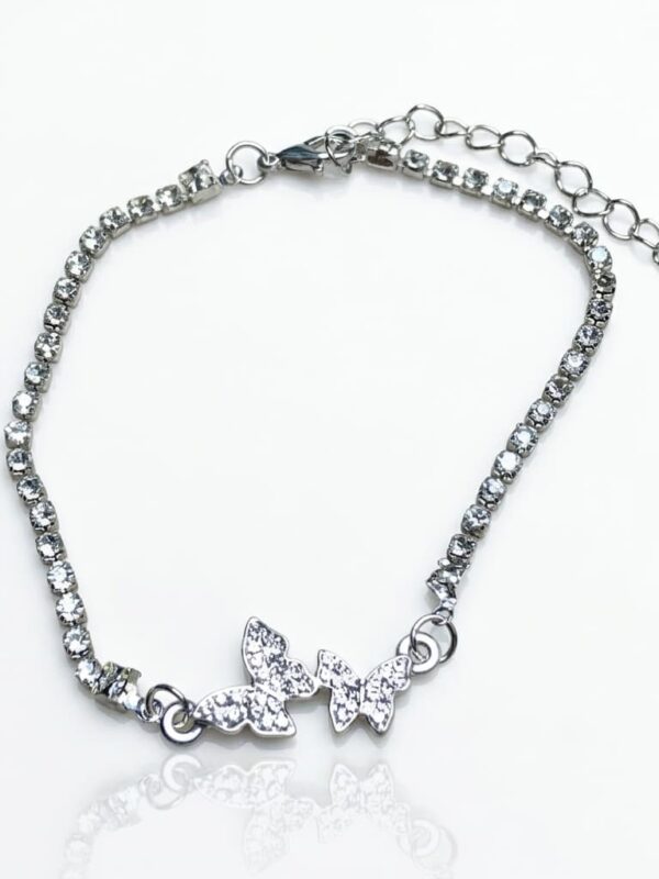 Pulsera Plateada para Mujer con Cristales y Dije de Mariposa Elegante